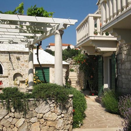 Apartments Nejasmic - Little House For Peaceful And Domestic Vacation Bol Kültér fotó
