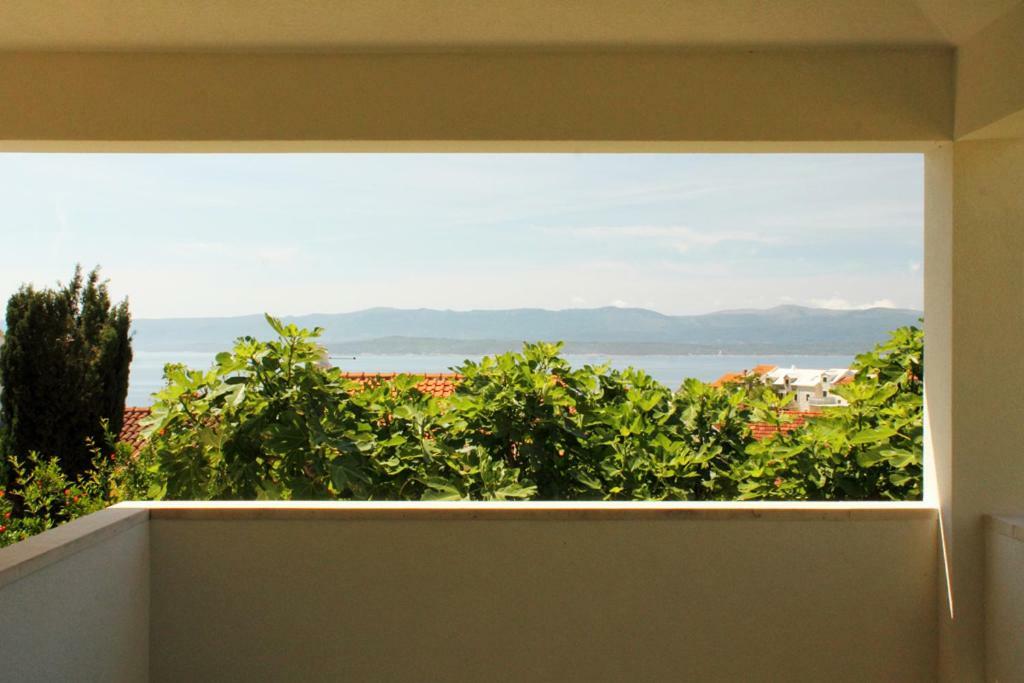 Apartments Nejasmic - Little House For Peaceful And Domestic Vacation Bol Kültér fotó