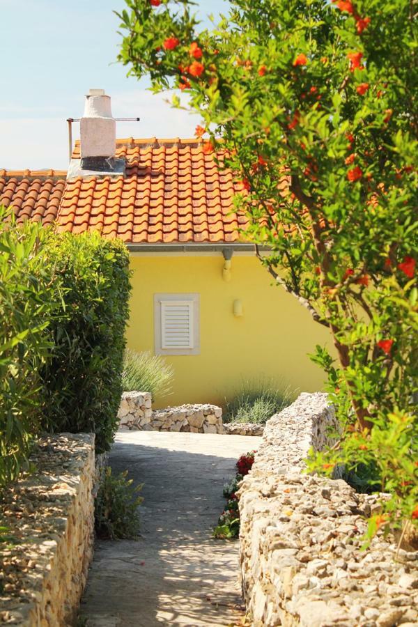 Apartments Nejasmic - Little House For Peaceful And Domestic Vacation Bol Kültér fotó